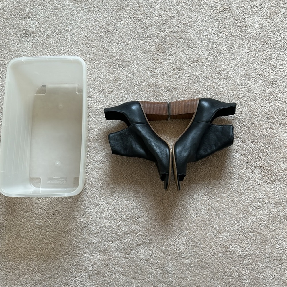 8.5 Steve Madden Leather Heels